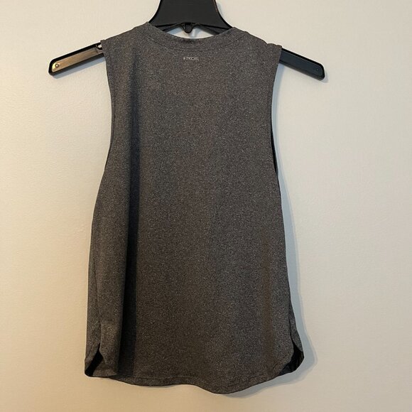 Sleeveless workout Tank - Picture 2 of 3